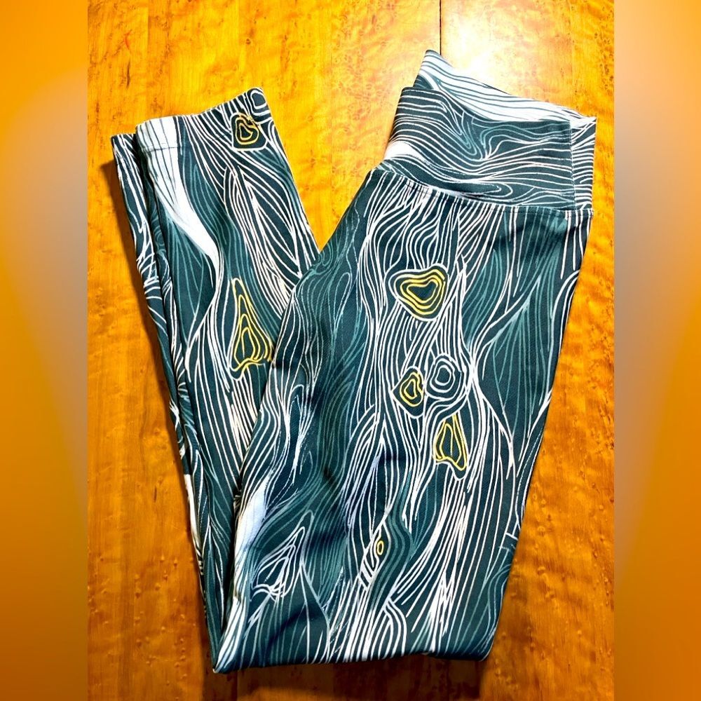 Liquido brand, leggings, calf length, excellent condition, size medium